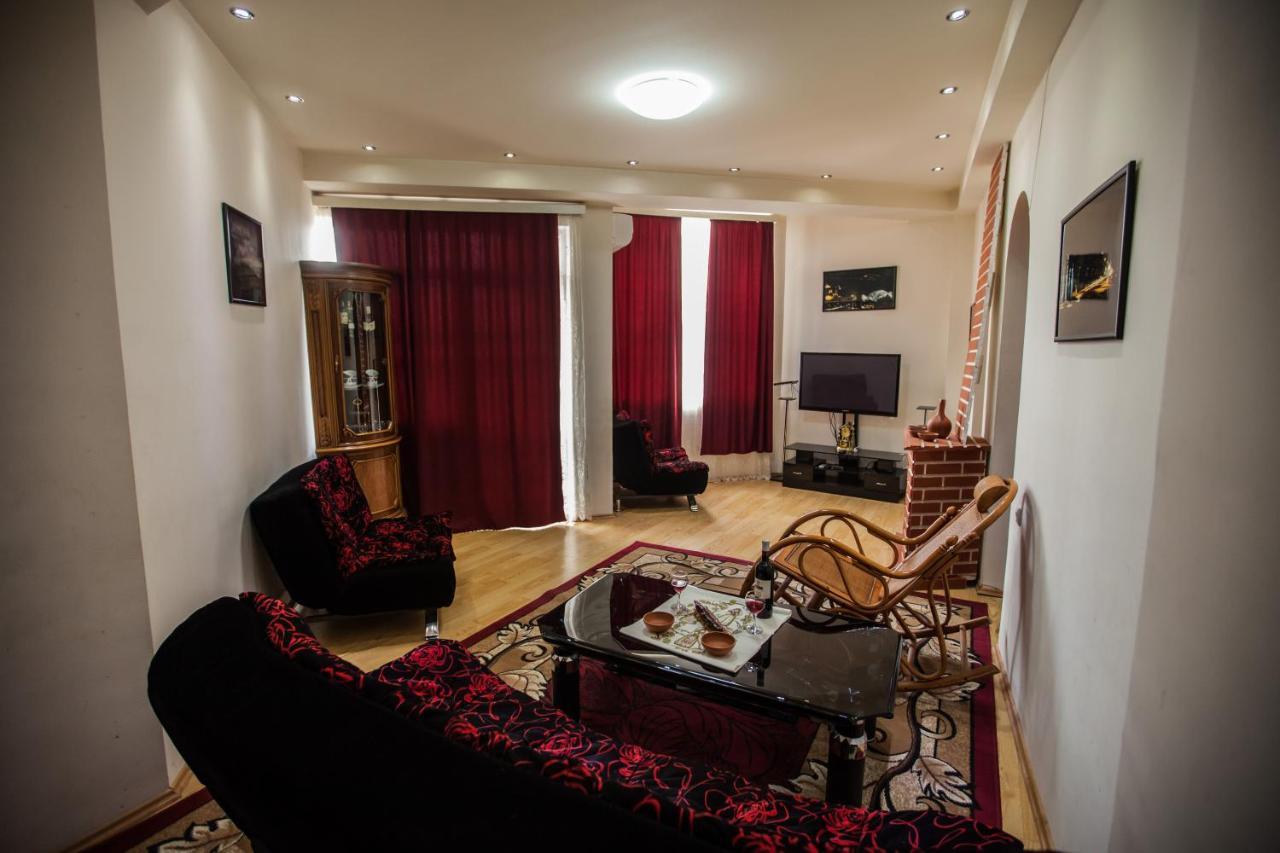 Sunny Apartments. Tbilisi. 300 Aragveli Екстер'єр фото